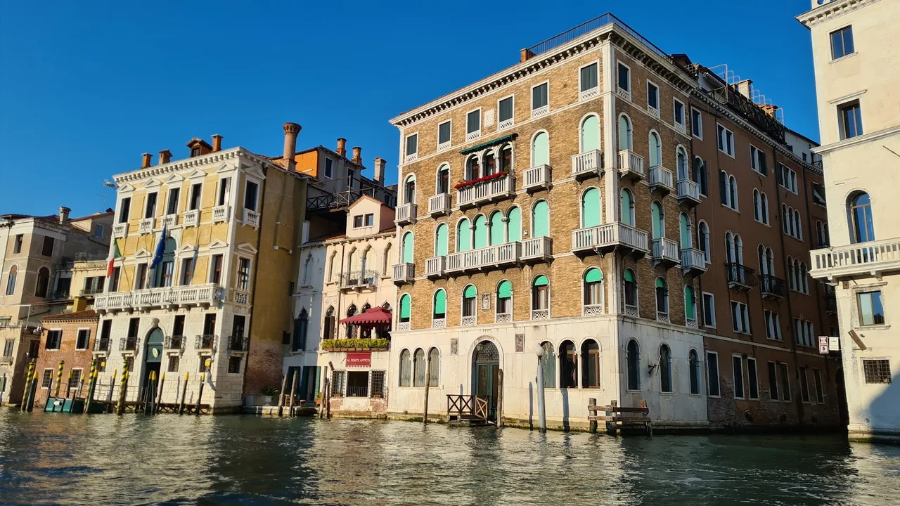 Hotel Al Ponte Antico, the Rialto Bridge framed by the palazzo canal-view windows